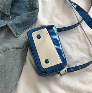 Глянцевый вместительный клатч фото