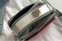 Глянцевый вместительный клатч фото