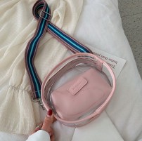 Круглая прозрачная клатч сумка на широком ремешке фото