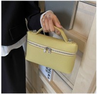 Женская маленькая трендовая сумка кросс боди через плечо и с маленькой ручкой фото