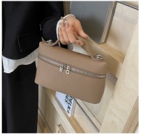 Женская маленькая трендовая сумка кросс боди через плечо и с маленькой ручкой фото