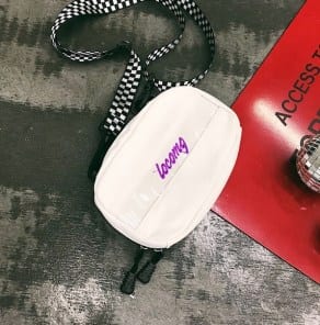 Небольшая бананка на широком ремешке фото