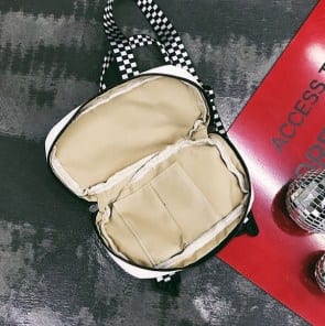 Небольшая бананка на широком ремешке фото