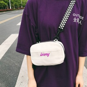 Небольшая бананка на широком ремешке фото