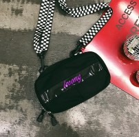 Небольшая бананка на широком ремешке фото