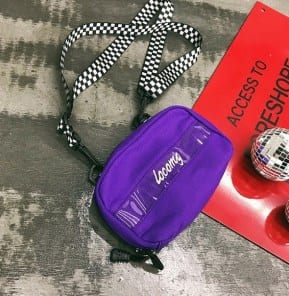 Небольшая бананка на широком ремешке фото