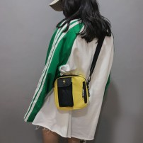 Квадратная бананка через плече с карманом фото