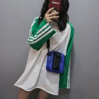 Квадратная бананка через плече с карманом фото