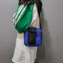 Квадратная бананка через плече с карманом фото