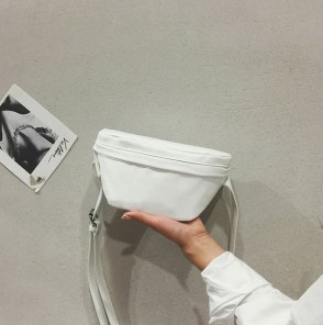 Женская однотонная бананка сумочка фото