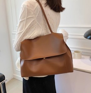 Женская вместительная сумка мешок однотонная фото