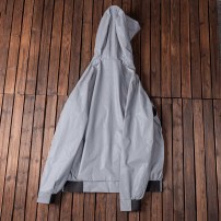 Куртка ветровка из светоотражающей ткани фото