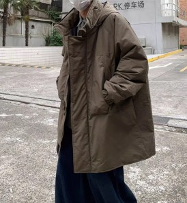 Зимние мужское пальто со съемным капюшоном и большыми карманами фото