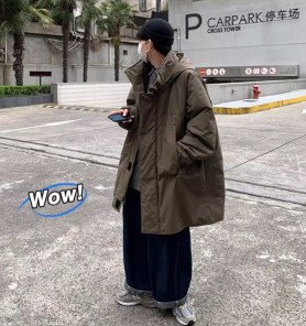 Зимние мужское пальто со съемным капюшоном и большыми карманами фото