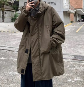 Зимние мужское пальто со съемным капюшоном и большыми карманами фото