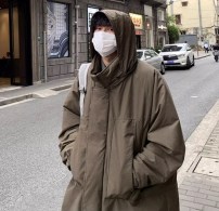 Зимние мужское пальто со съемным капюшоном и большыми карманами фото