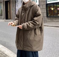 Зимние мужское пальто со съемным капюшоном и большыми карманами фото