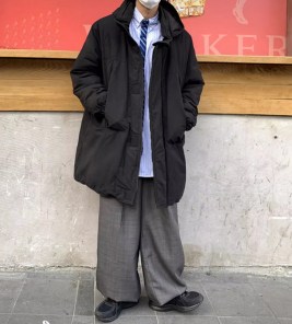 Зимние мужское пальто со съемным капюшоном и большыми карманами фото