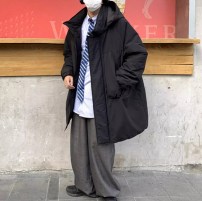 Зимние мужское пальто со съемным капюшоном и большыми карманами фото