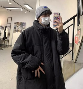 Зимние мужское пальто со съемным капюшоном и большыми карманами фото