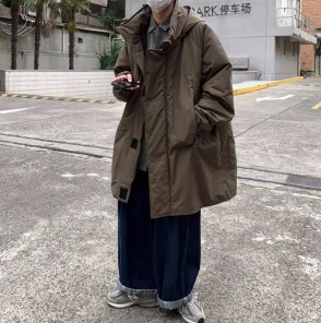 Зимние мужское пальто со съемным капюшоном и большыми карманами фото