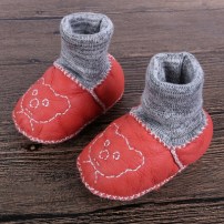 Красивые пинетки носочки с вышитым мишкой фото