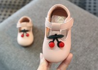 Туфельки с липучкой и декором фото