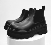 Короткие мужские ботинки челси на грубой тракторной подошве фото