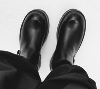 Короткие мужские ботинки челси на грубой тракторной подошве фото