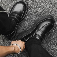 Мужские черные туфли лоферы на высокой подошве фото