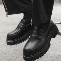 Мужские черные туфли лоферы на высокой подошве фото