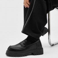 Мужские черные туфли лоферы на высокой подошве фото