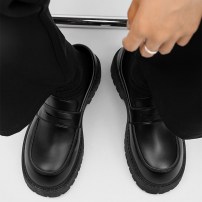 Мужские черные туфли лоферы на высокой подошве фото