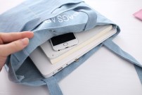 Вместительная тканевая сумка с большими карманами фото