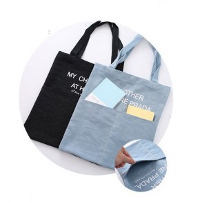 Вместительная тканевая сумка с большими карманами фото