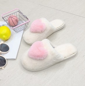 Теплые домашние тапочки с пышным сердцем