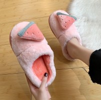 Женские плюшевые тапочки сабо с объемными фруктами фото