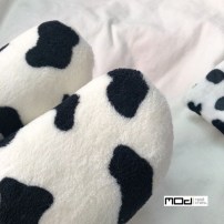 Теплые тапочки с принтом корови фото