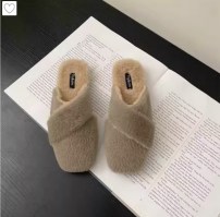 Женские пушистые домашние тапочки с переплетом фото