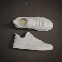 Однотонные мужские кроссовки - кеды с необычной шнуровкой фото