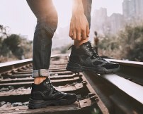 Удобные высокие мужские кроссовки ботинки - осенние фото