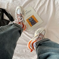 Яркие ретро кроссовки повседневные - парные фото