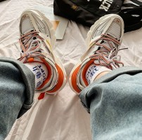 Яркие ретро кроссовки повседневные - парные фото