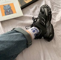 Яркие ретро кроссовки повседневные - парные фото