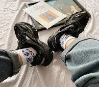 Яркие ретро кроссовки повседневные - парные фото