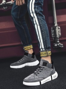 Мужские высокие кроссовки на небольшой белой подошве фото