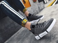 Мужские высокие кроссовки на небольшой белой подошве фото