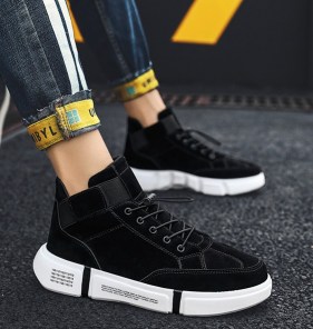 Мужские высокие кроссовки на небольшой белой подошве фото