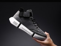 Мужские высокие кроссовки на небольшой белой подошве фото