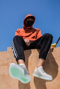 Стильные мужские кроссовки летние с сеткой - изи фото